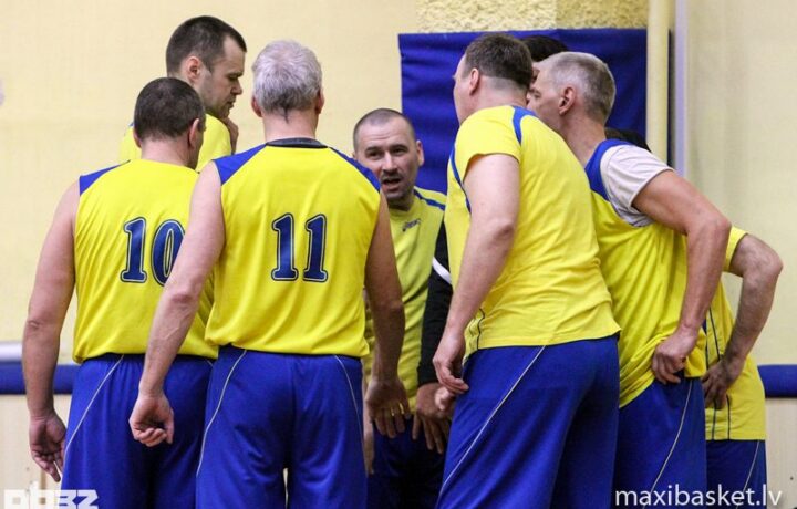 Maksibasketbols K40+: Vicečempioni jelgavnieki paliek ārpus pusfināliem