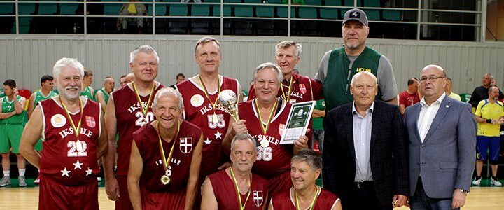 Baltijas kausus maksibasketbolā izcīna Ikšķiles kungi un Tukuma dāmas