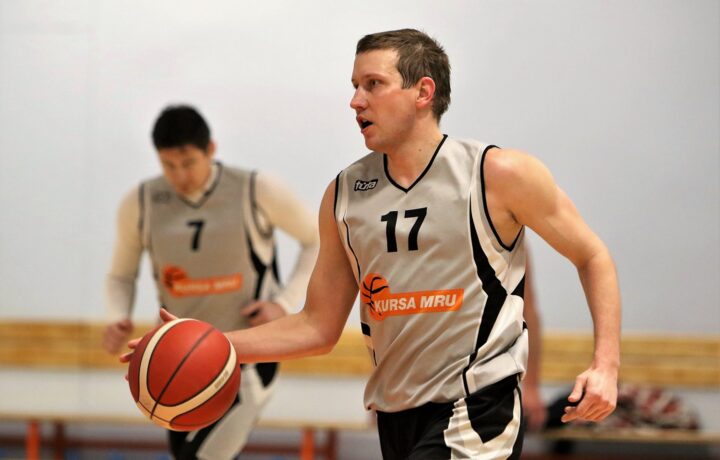Maksibasketbola uzvarētajos pusfinālos Plivčam, Alksnim un Ozolam varena efektivitāte