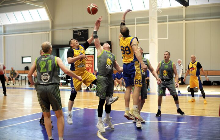 Maksibasketbola finālos “Kailie Brieži” un “Ķekava” apspēlē favorītus