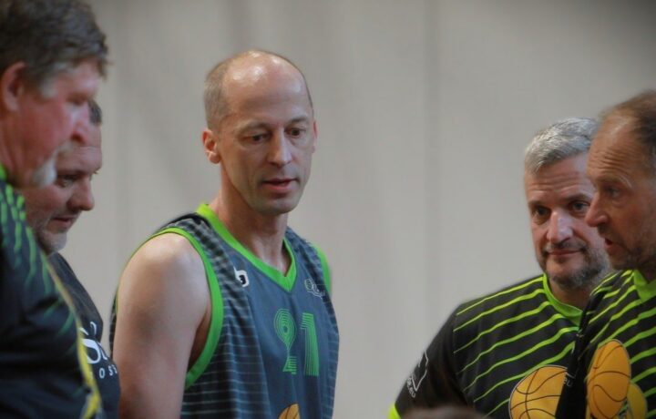 Maksibasketbolā izceļas piecdesmitgadnieki, labākais – Veide ar “Triple-double”