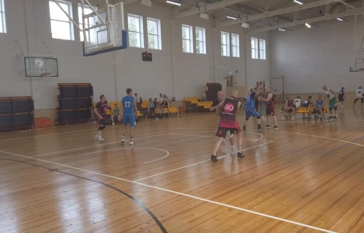 Video kadrs: Latvijas Maksibasketbola 3x3 čempionāta noslēguma posma K45+ grupas izšķirošā spēle: “Varenie runči” – “Lap…
