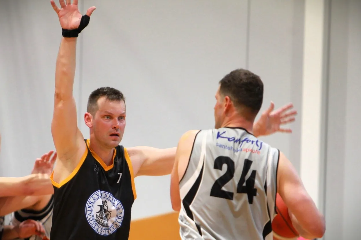 Maksibasketbola regulārā čempionāta noslēgumā par efektīvāko kļūst Sviklis